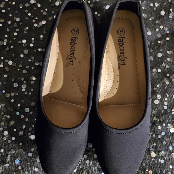 Shoes - Picture 3 of 5